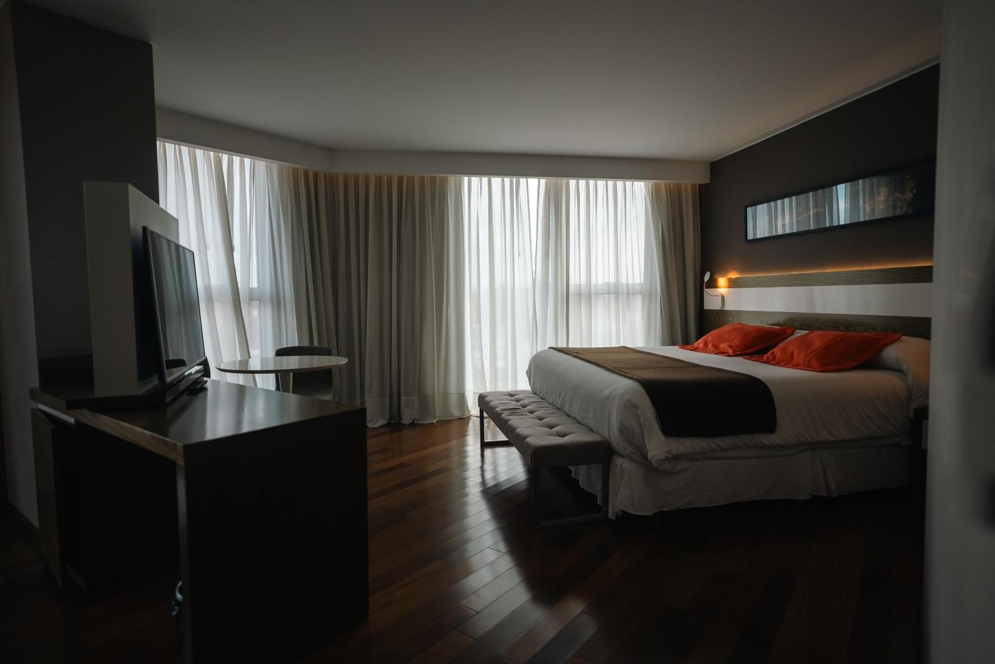 Yrigoyen 111 Hotel Кордова Екстер'єр фото